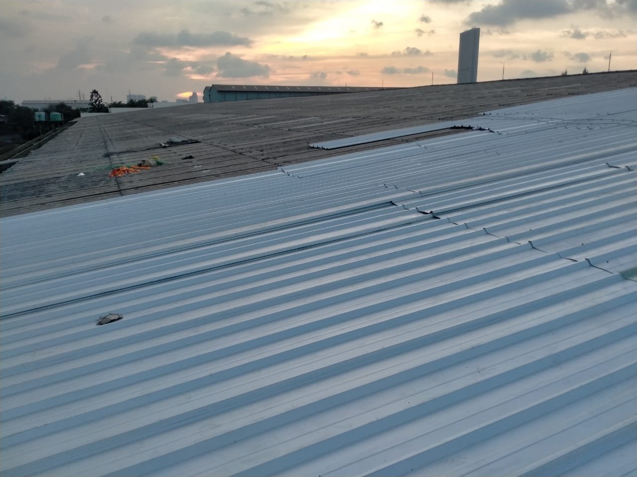 Pembongkaran dan Pemasangan Atap Baru - Image 3